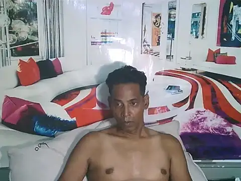 IndianHunk01のライブXXXチャット