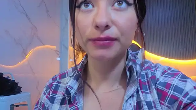 دردشة Erika_Suarez_b الجنسية المباشرة