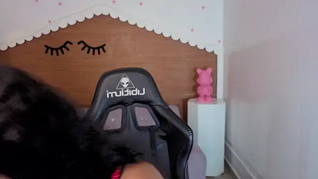emily_smith_t Adlı Modelin Canlı XXX Sohbeti