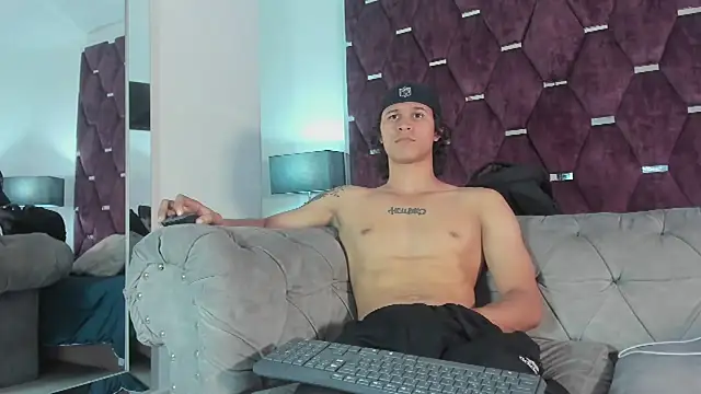 Chat +18 de TonyBenedetti ao vivo