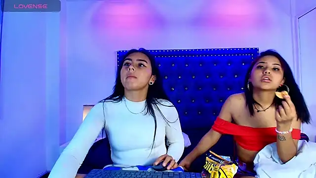 Serena_and_zoe Show in webcam
