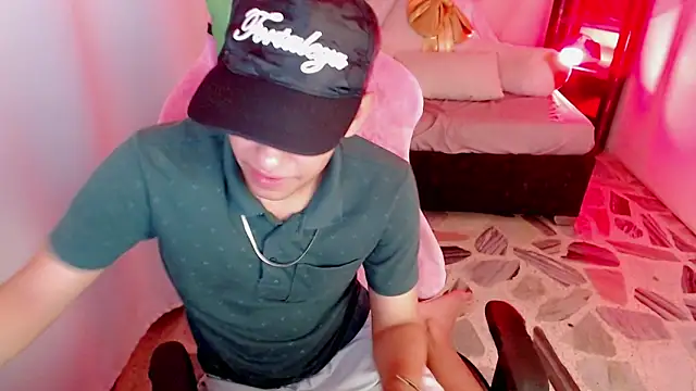 Top_and_bottom Pertunjukan Webcam