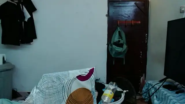 katteyes_20 Adlı Modelin Canlı XXX Sohbeti
