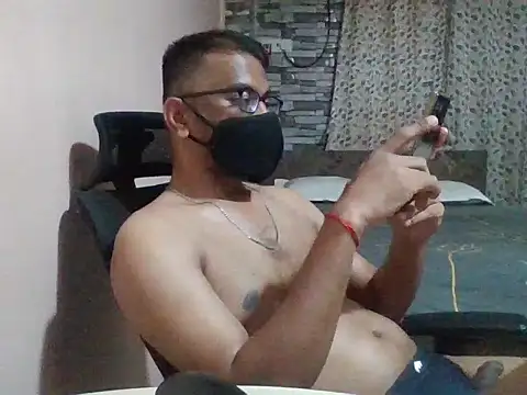 sexx4 Adlı Modelin Canlı XXX Sohbeti