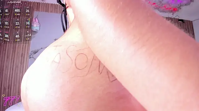 Nicolee19 即時 XXX 聊天