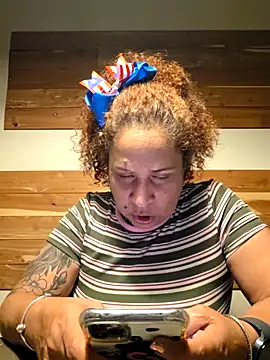 Chat +18 de ladycreamypr2 ao vivo