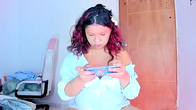 Chatroom XXX en direct de Emily_Coper18