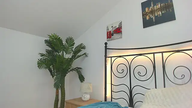 MiaNoirr's Live XXX Chat