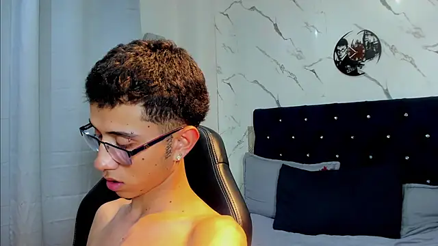 asher_lux élő XXX-chatje