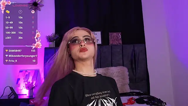 Emily_hall19 Webcam show