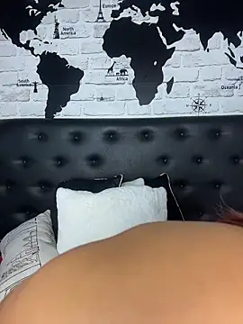 Chat +18 de NaughtyNinnaXXX ao vivo