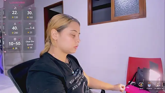 MikaelaStone 现场XXX聊天