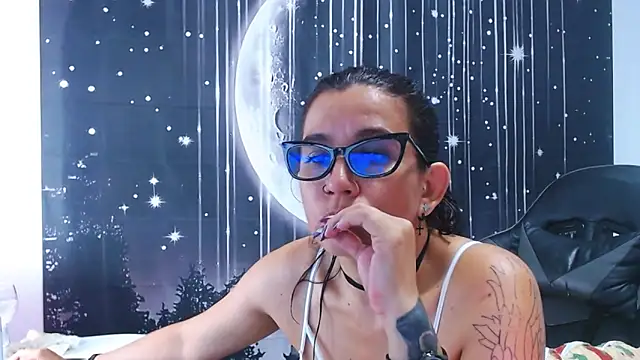 XXX chat uživo modela Hikaryfire