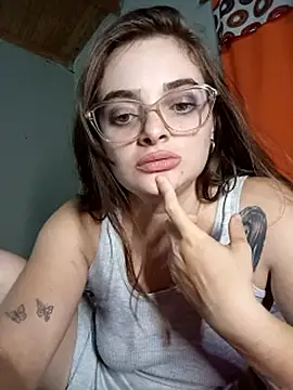 Emmacut Chat XXX live