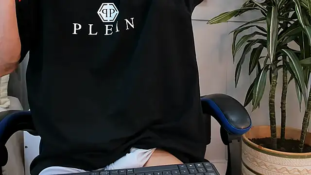roan_birkin Show in webcam