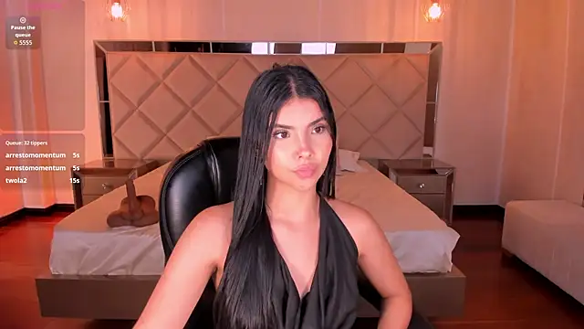 دردشة MiaLaurence الجنسية المباشرة