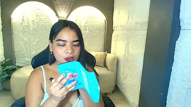 ISAA_R_'s Live XXX Chat