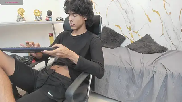 Zayn_Fox32 élő XXX-chatje
