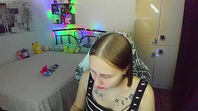 CrazyBitchInLace's Live XXX Chat