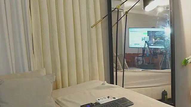 Chat +18 de Mia_and_Belmonth ao vivo