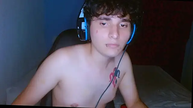suggarboy69 Adlı Modelin Canlı XXX Sohbeti