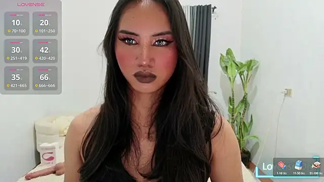 Divine_Goddesss 网络视讯表演