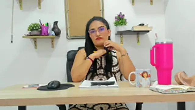 Chat +18 de Stefy_cg ao vivo