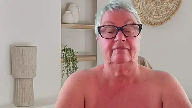 Mystery-Grandmother Webcamshow