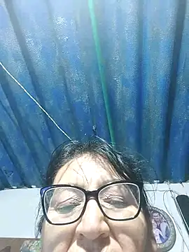 clarita_01 Adlı Modelin Canlı XXX Sohbeti