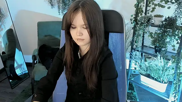 Elainebeness Adlı Modelin Canlı XXX Sohbeti