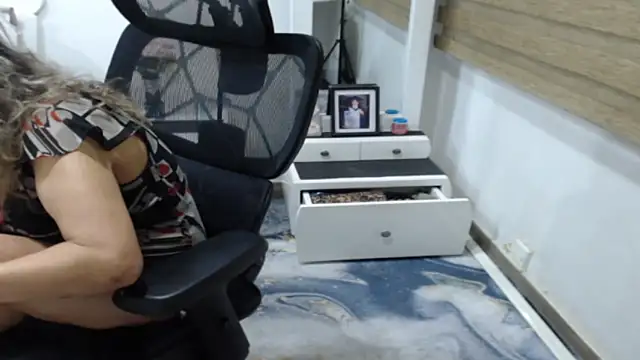 jesy_hot élő XXX-chatje