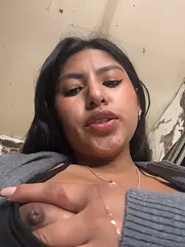 BrunetteBliss69's Live XXX Chat