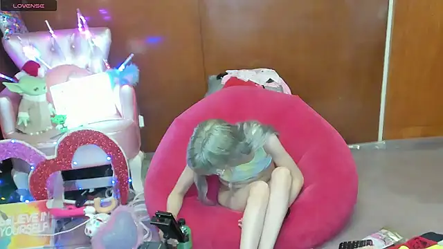Skinygirln Live XXX chat