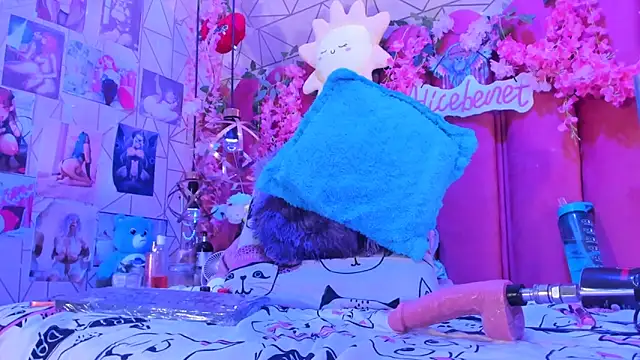 Chat +18 de Alicebenett ao vivo