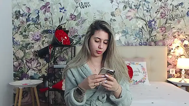 RoseDiamond06 Adlı Modelin Canlı XXX Sohbeti