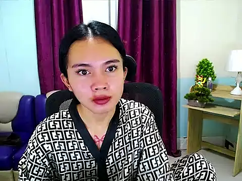 devine_goddess' Webcam Show