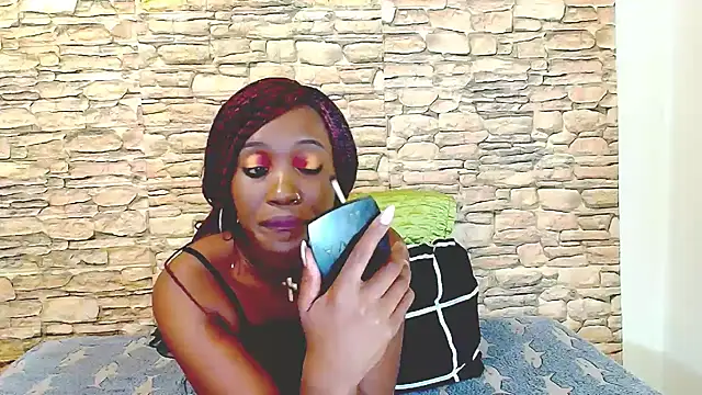 EbonyOlive69 Adlı Modelin Canlı XXX Sohbeti