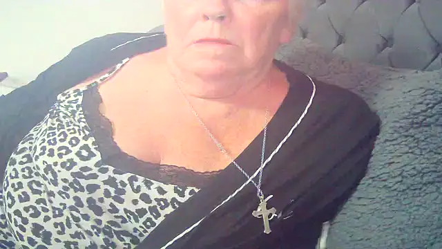 Playful_MILF_Demi 网络视讯表演