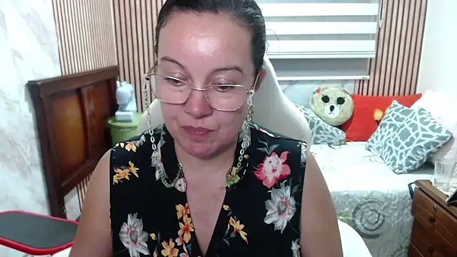 Chatroom XXX en direct de Sonialorens_