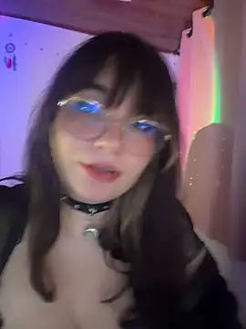QueenOfBeherits Adlı Modelin Canlı XXX Sohbeti