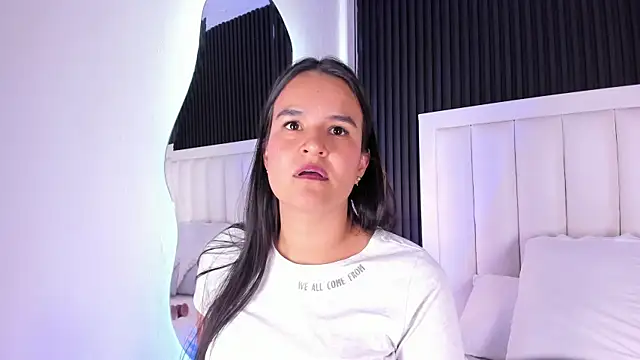LucieMillerr 现场XXX聊天