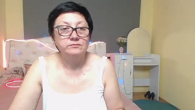 EmilyL0ve Webcam Show