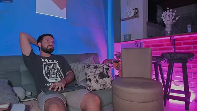 Онлайн чат XXX ETHAN_ADAM
