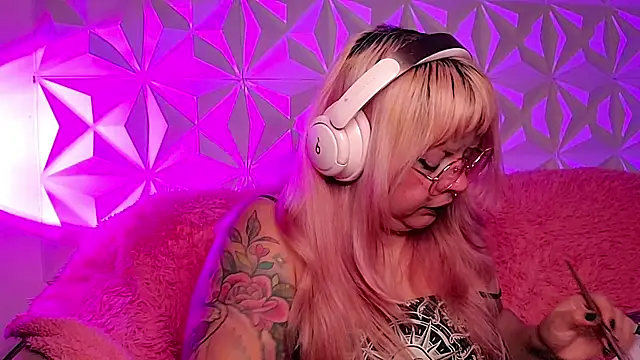 XXX chat uživo modela Satyn_doll