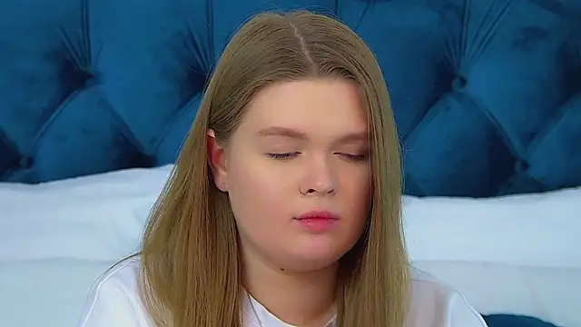 CrystalLyons Live XXX Chat