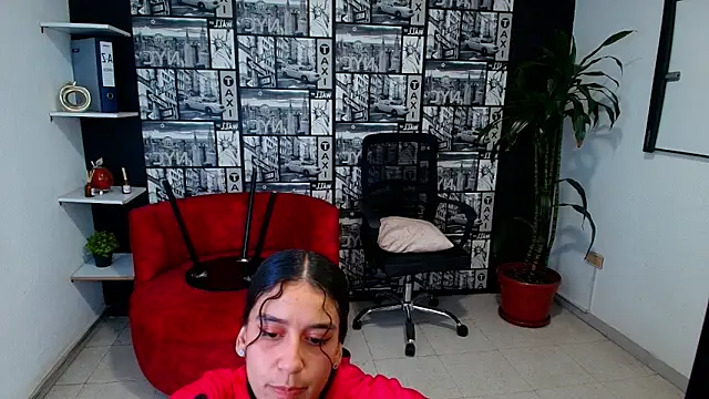 Chatroom XXX en direct de DanielaMonroe