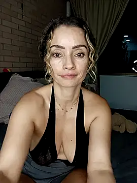 Loly_Horny 网络视讯表演