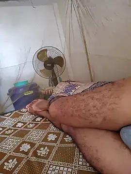 Pokazy przed kamerką – DIRTY_SMEGMA_DICK_4_PIGS