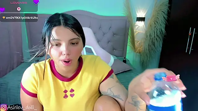 Ashley_dolll élő XXX-chatje