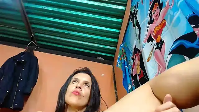 Chat +18 de chandra_haraa ao vivo